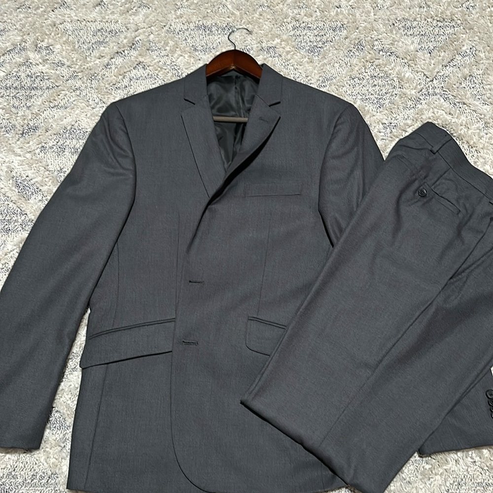 Men’s Kenneth Cole Charcoal Gray Suit